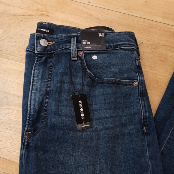 Express Mid Rise '70s Flare Distressed Jeans Denim Women's Size 14R New With Tag - Picture 2 of 16